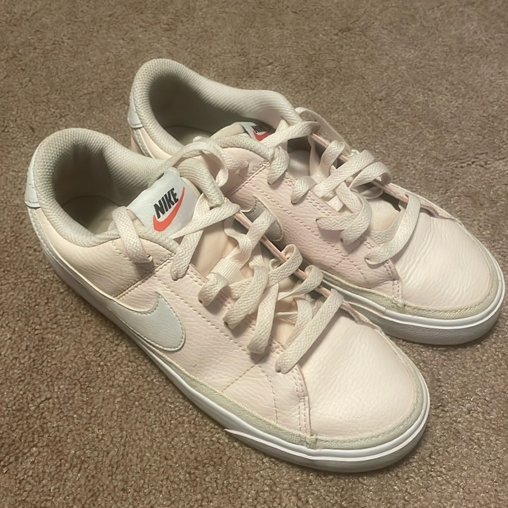 Nike sneakers sz7 1/2